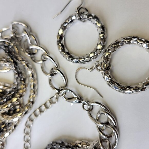 Chunky Silver Tone Choker Chain Link Necklace and Earrings Set - Picture 6 of 13